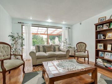 Venta de hermosa Casa en Condominio Cordillera a pasos de Colegio Pumahue y Dunalastair de Peñalolén