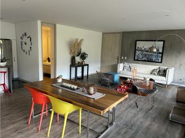 Vista Panorámica y Exclusividad: Apartamento en Benedictinos, Envigado
