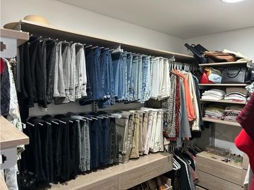 Vista Panorámica y Exclusividad: Apartamento en Benedictinos, Envigado