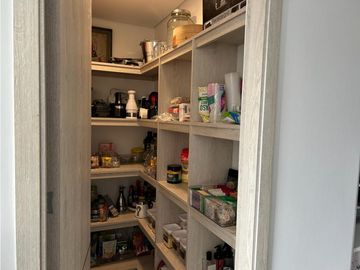 Vista Panorámica y Exclusividad: Apartamento en Benedictinos, Envigado