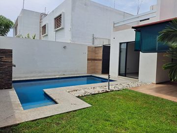 Casa en Venta en Residencial Esmeralda Norte, Colima, Colima.