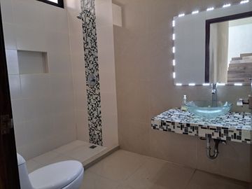 Casa en Venta en Residencial Esmeralda Norte, Colima, Colima.