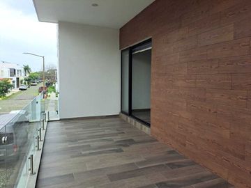Casa en Venta en Residencial Esmeralda Norte, Colima, Colima.
