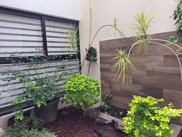 Casa en Venta en Residencial Esmeralda Norte, Colima, Colima.
