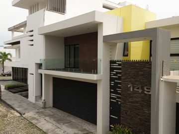 Casa en Venta en Residencial Esmeralda Norte, Colima, Colima.