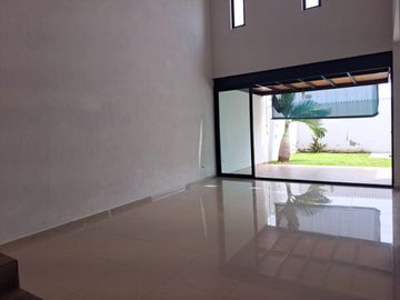 Casa en Venta en Residencial Esmeralda Norte, Colima, Colima.