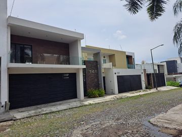 Casa en Venta en Residencial Esmeralda Norte, Colima, Colima.
