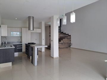 Casa en Venta en Residencial Esmeralda Norte, Colima, Colima.