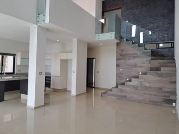 Casa en Venta en Residencial Esmeralda Norte, Colima, Colima.