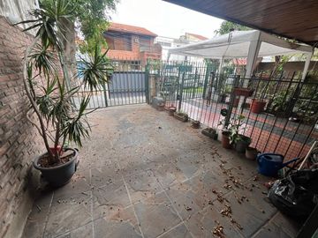 Venta de casa en 5 ambientes en zona Olivos