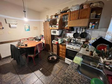 Venta de casa en 5 ambientes en zona Olivos
