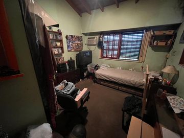 Venta de casa en 5 ambientes en zona Olivos