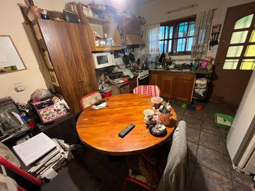 Venta de casa en 5 ambientes en zona Olivos