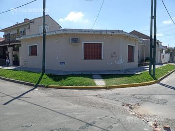 Casa con 2 Departamentos Venta en BLOCK - Temperley