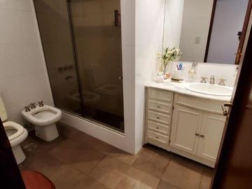 PISO 3 AMBIENTES EN ARENALES Y ROCA