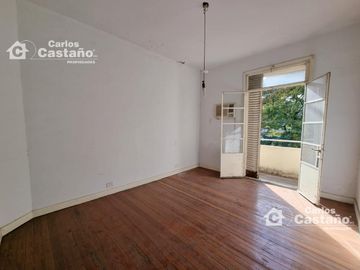 PH 4 Amb. en Planta Alta sobre Av. Maipú