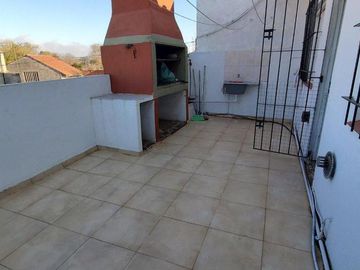 CASA 4 AMBIENTES EN PLANTA ALTA SOBRE RUTA 88