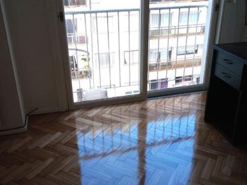 Departamento 3 ambientes piso alto. Olivos