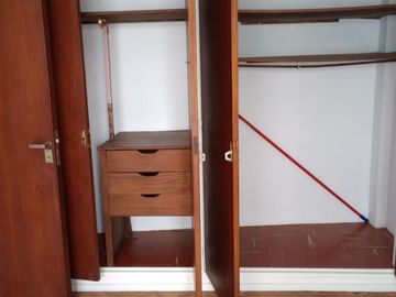 Departamento 3 ambientes piso alto. Olivos