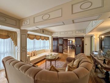 Departamento de 5 dormitorios con vista al río, 4 cocheras, quincho y terraza propia