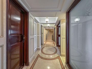 Departamento de 5 dormitorios con vista al río, 4 cocheras, quincho y terraza propia