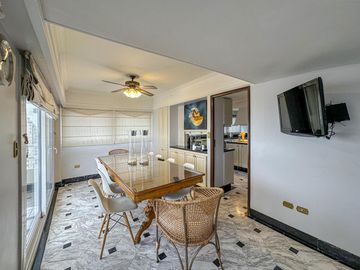 Departamento de 5 dormitorios con vista al río, 4 cocheras, quincho y terraza propia