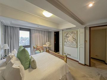 Departamento de 5 dormitorios con vista al río, 4 cocheras, quincho y terraza propia