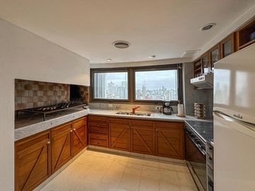 Departamento de 5 dormitorios con vista al río, 4 cocheras, quincho y terraza propia