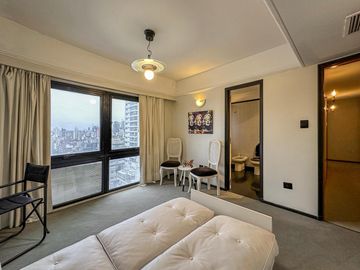 Departamento de 5 dormitorios con vista al río, 4 cocheras, quincho y terraza propia