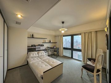 Departamento de 5 dormitorios con vista al río, 4 cocheras, quincho y terraza propia