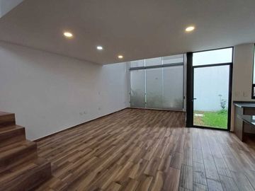 Casa en venta en fracc. frente a la UDLAP, Cholula.