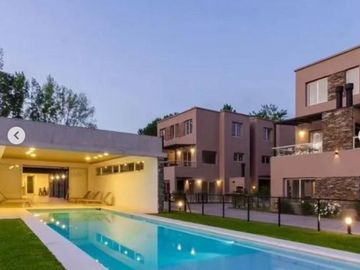 Duplex en Complejo Green Village Pilar