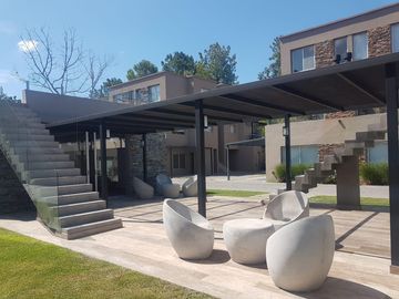 Duplex en Complejo Green Village Pilar