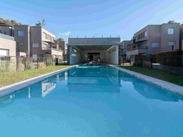 Duplex en Complejo Green Village Pilar