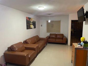Casa con terreno excedente Urbiquinta