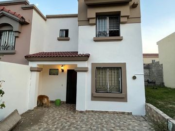 Casa con terreno excedente Urbiquinta