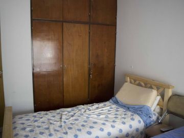 Casa de 4 ambientes con cochera y dependencia de servicio en venta en Beccar