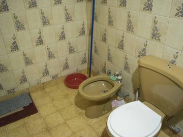 Casa de 4 ambientes con cochera y dependencia de servicio en venta en Beccar