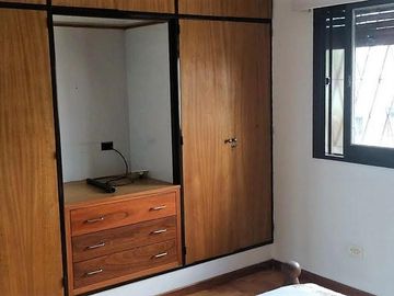 Casa de 4 ambientes con cochera y dependencia de servicio en venta en Beccar