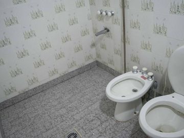 Casa de 4 ambientes con cochera y dependencia de servicio en venta en Beccar