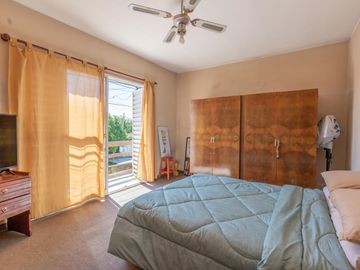 CASA A LA VENTA 2 DORMITORIOS EN BARRIO MATHEU PATIO Y TERRAZA
