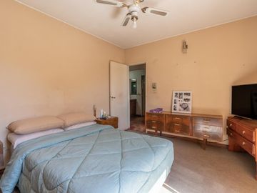 CASA A LA VENTA 2 DORMITORIOS EN BARRIO MATHEU PATIO Y TERRAZA
