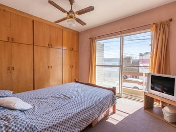 CASA A LA VENTA 2 DORMITORIOS EN BARRIO MATHEU PATIO Y TERRAZA