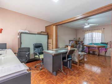 CASA A LA VENTA 2 DORMITORIOS EN BARRIO MATHEU PATIO Y TERRAZA
