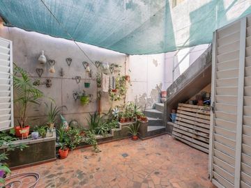 CASA A LA VENTA 2 DORMITORIOS EN BARRIO MATHEU PATIO Y TERRAZA
