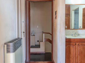 CASA A LA VENTA 2 DORMITORIOS EN BARRIO MATHEU PATIO Y TERRAZA