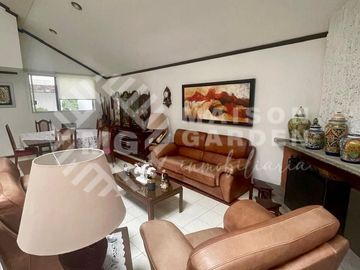 Casa en Venta en El Mirador ideal para oficinas o consultorios