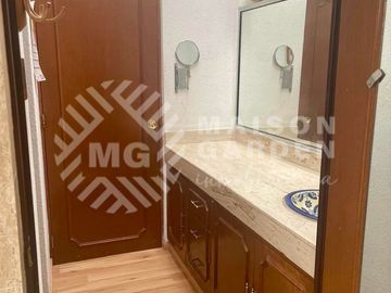 Casa en Venta en El Mirador ideal para oficinas o consultorios
