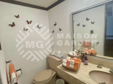 Casa en Venta en El Mirador ideal para oficinas o consultorios