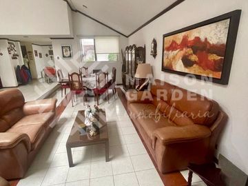 Casa en Venta en El Mirador ideal para oficinas o consultorios